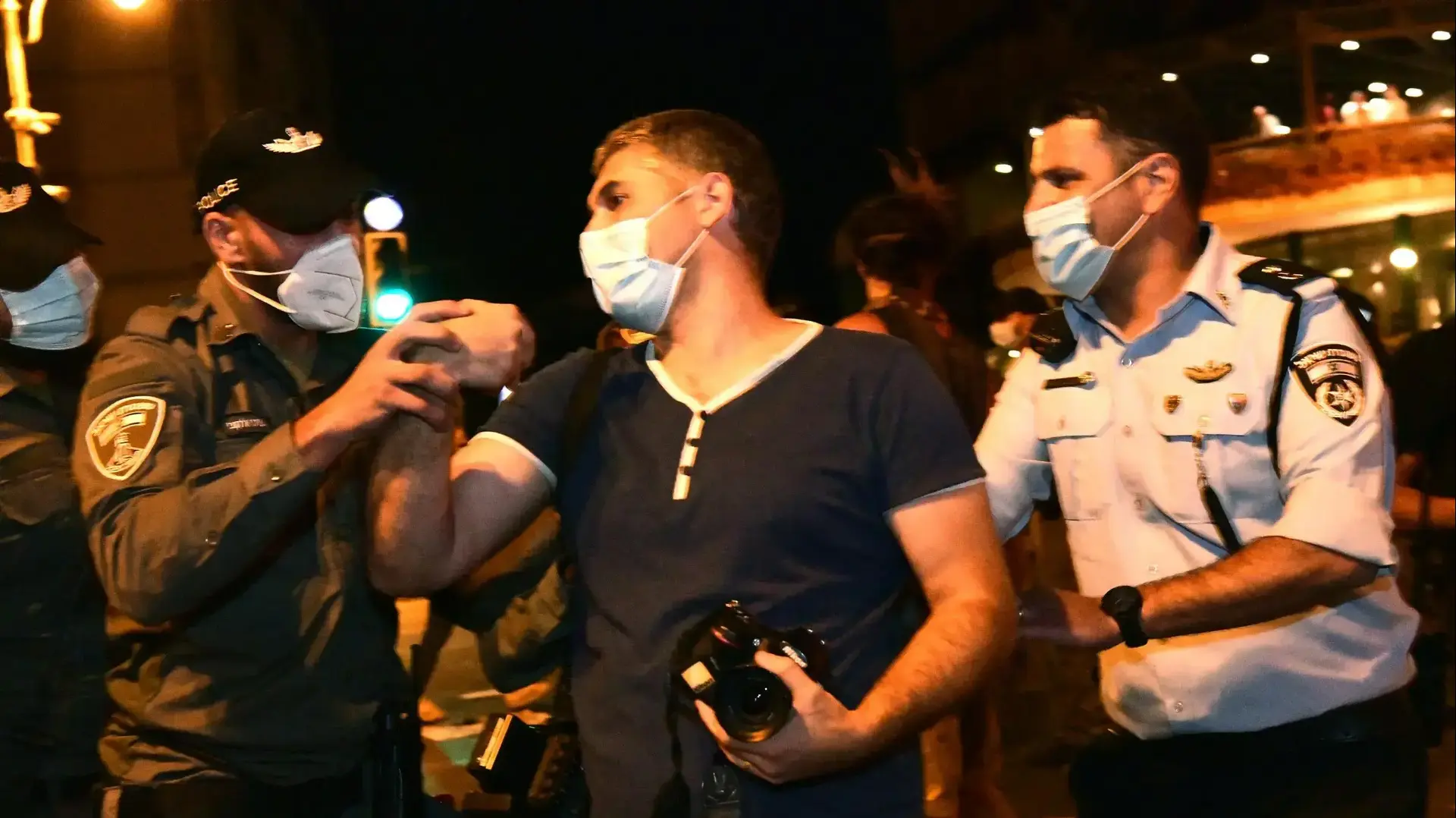 סנצ ניסו גואטה, במהלך מחאה בבלפור נגד השחיתות השלטונית. 1 באוגוסט 2020 סנצ ניסו גואטה, במהלך מחאה בבלפור נגד השחיתות השלטונית. 1 באוגוסט 2020