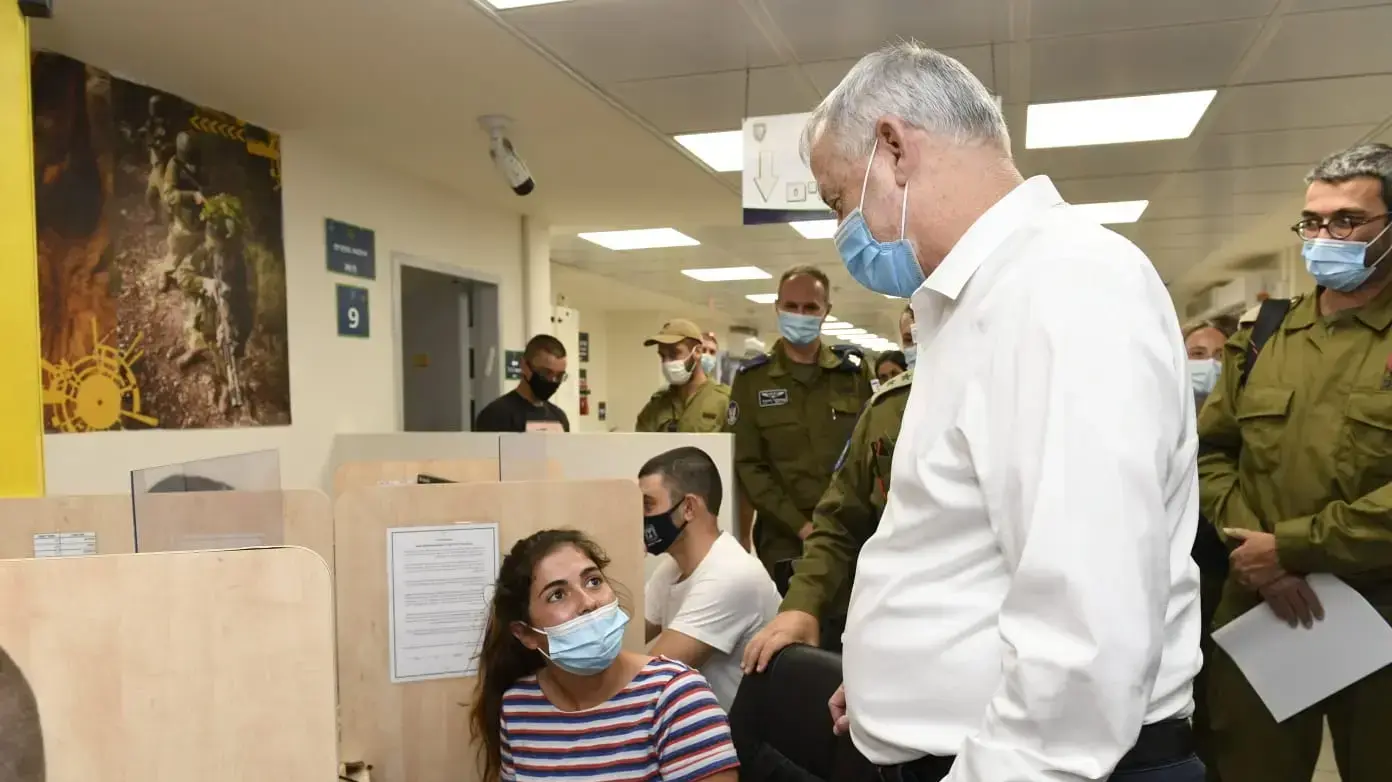 ביקור שר הביטחון, בני גנץ בבסיס הקליטה והמיון בתל השומר במסגרת יום גיוס לפיקוד העורף ולחיל האוויר 26 באוגוסט 2020 ביקור שר הביטחון, בני גנץ בבסיס הקליטה והמיון בתל השומר במסגרת יום גיוס לפיקוד העורף ולחיל האוויר 26 באוגוסט 2020