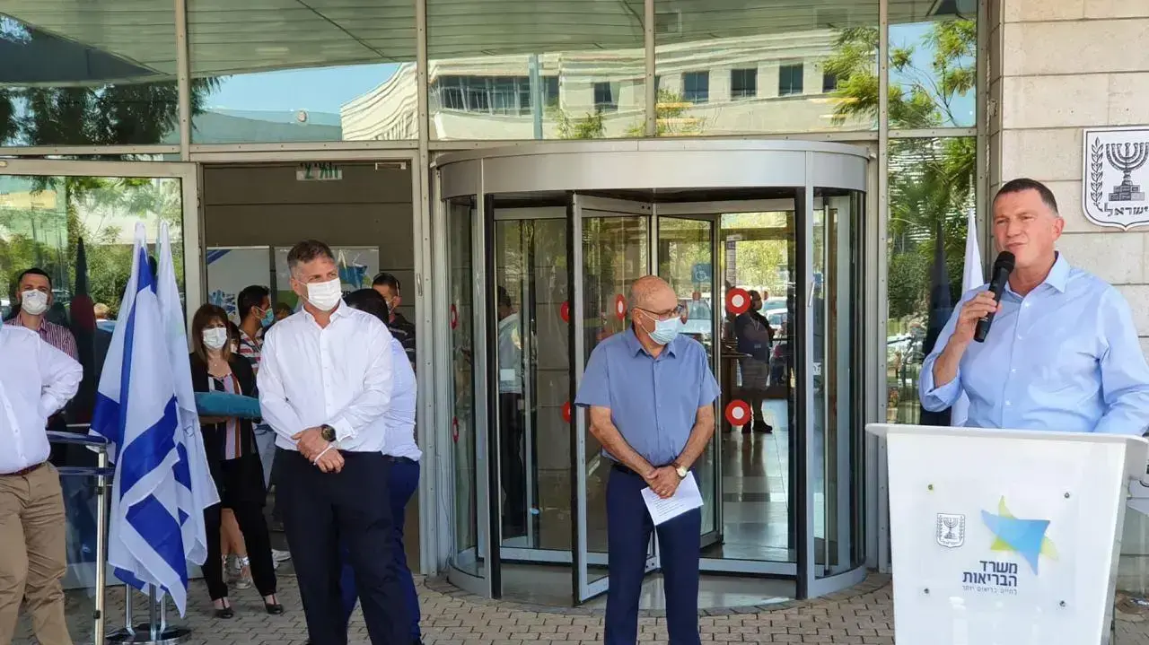 שר הבריאות, יולי אדלשטיין במהלך חניכת המשל"ט החדש של משרד הבריאות בקרית שדה התעופה 26 באוגוסט 2020 שר הבריאות, יולי אדלשטיין במהלך חניכת המשל"ט החדש של משרד הבריאות בקרית שדה התעופה 26 באוגוסט 2020