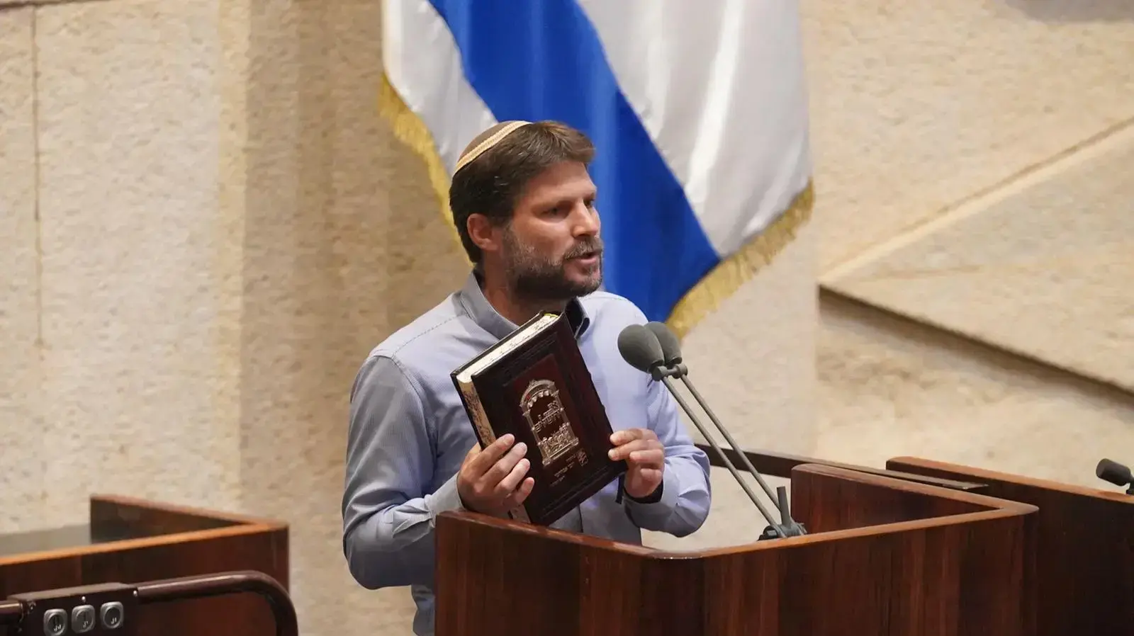 בצלאל סמוטריץ' במהלך נאומו במליאת הכנסת 26 באוגוסט 2020 בצלאל סמוטריץ' במהלך נאומו במליאת הכנסת 26 באוגוסט 2020