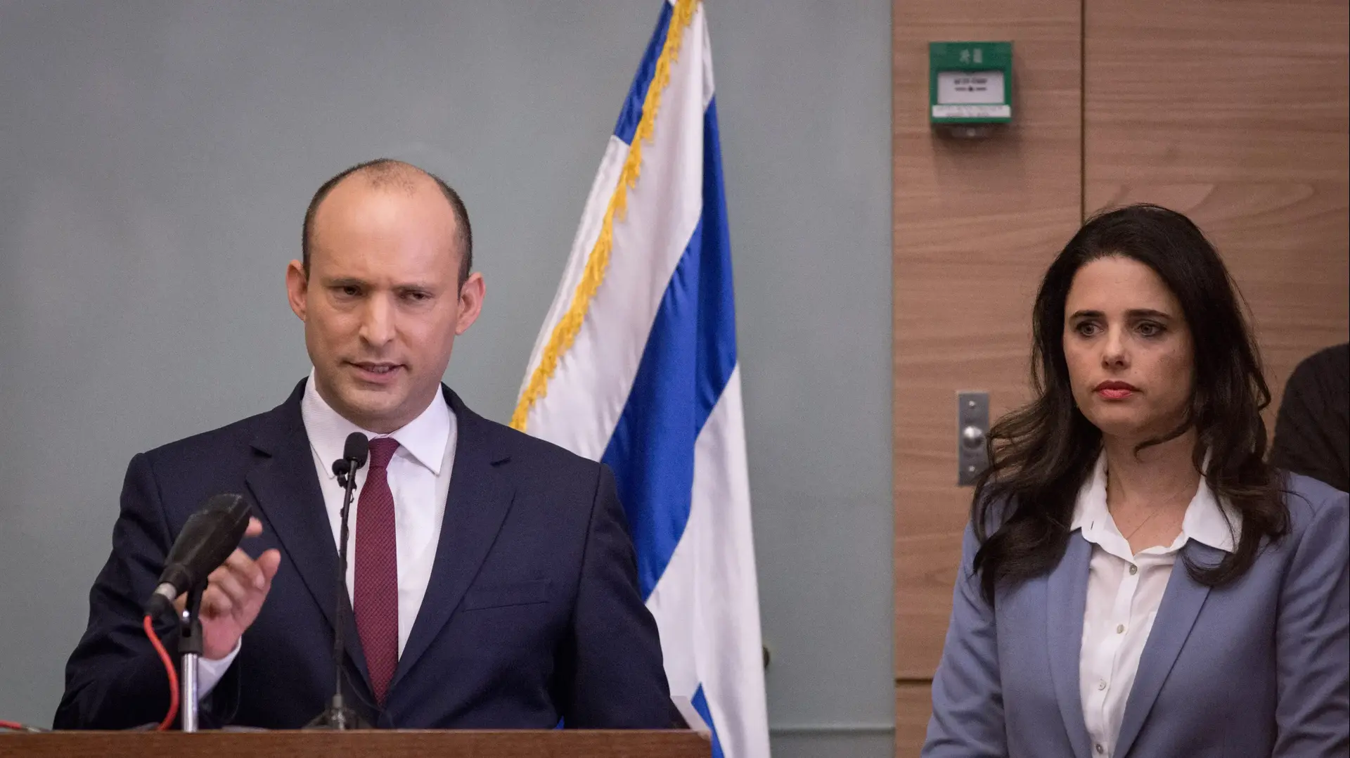 נפתלי בנט יחד עם איילת שקד במהלך מסיבת עיתונאים בכנסת. 19 בנובמבר 2018
נפתלי בנט יחד עם איילת שקד במהלך מסיבת עיתונאים בכנסת. 19 בנובמבר 2018