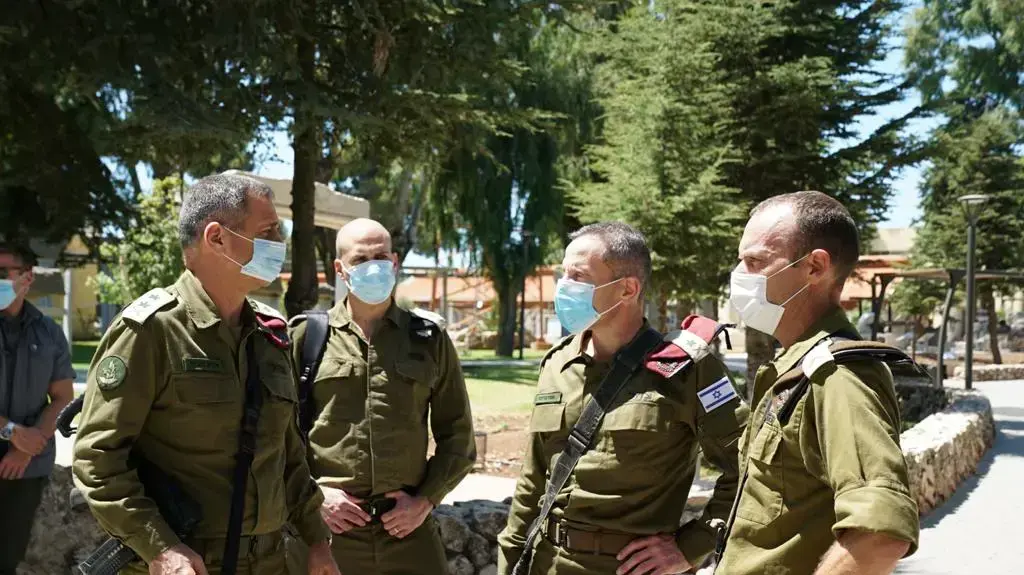 הרמטכ"ל אביב כוכבי ביקר בפיקוד הצפון בעקבות נסיון הפיגוע של חיזבאללה. בביקור השתתפו מפקד פיקוד הצפון אלוף אמיר ברעם ומפקד עוצבת הגליל, תת-אלוף שלומי בינדר , 26 באוגוסט 2020 הרמטכ"ל אביב כוכבי ביקר בפיקוד הצפון בעקבות נסיון הפיגוע של חיזבאללה. בביקור השתתפו מפקד פיקוד הצפון אלוף אמיר ברעם ומפקד עוצבת הגליל, תת-אלוף שלומי בינדר , 26 באוגוסט 2020