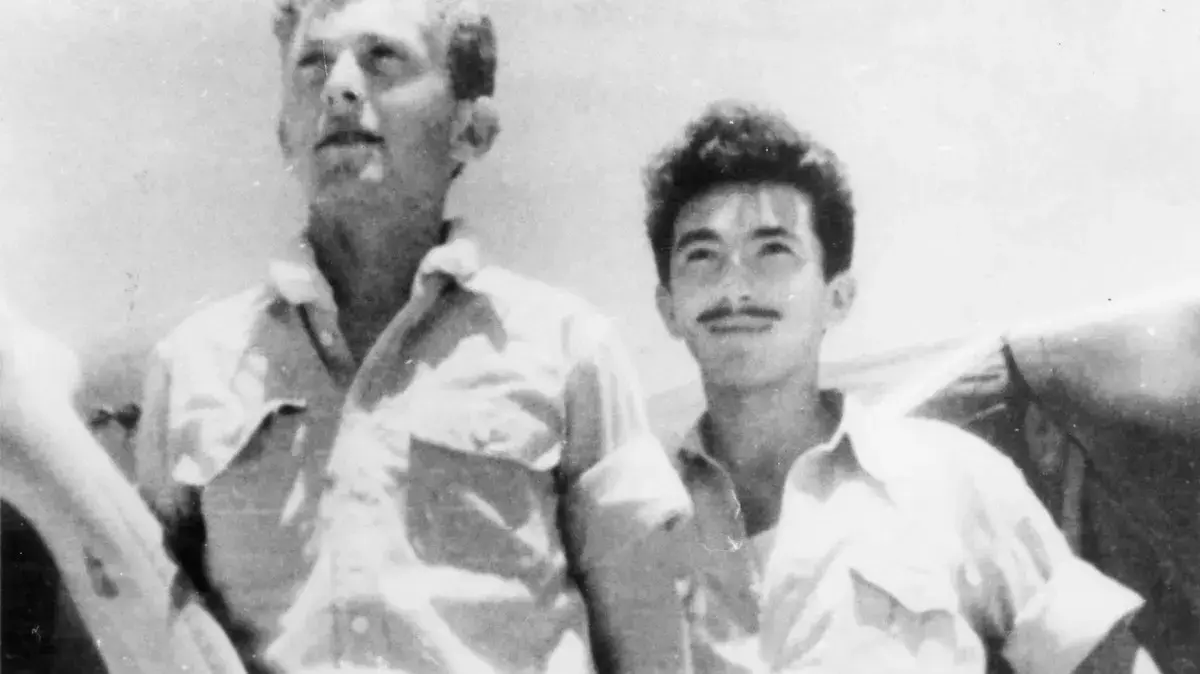 זאב מסינגר (משמאל) בקורס טיס בפלמ"ח זאב מסינגר (משמאל) בקורס טיס בפלמ"ח