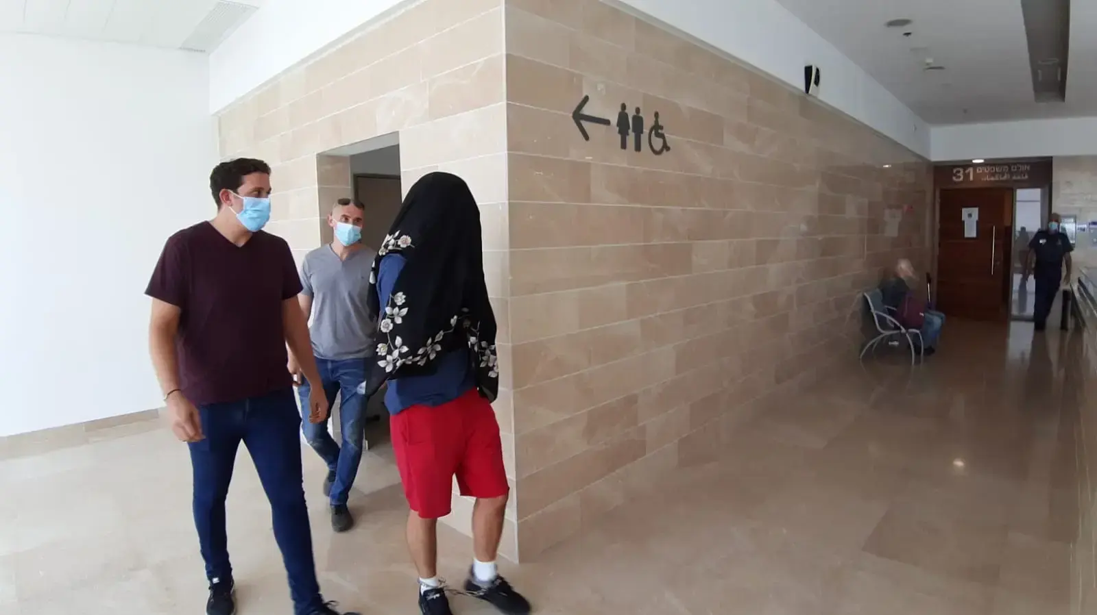חשוד באונס הנערה בת ה-16 באילת מובא להארכת מעצר, בית משפט השלום אשקלון, 27 באוגוסט 2020 חשוד באונס הנערה בת ה-16 באילת מובא להארכת מעצר, בית משפט השלום אשקלון, 27 באוגוסט 2020