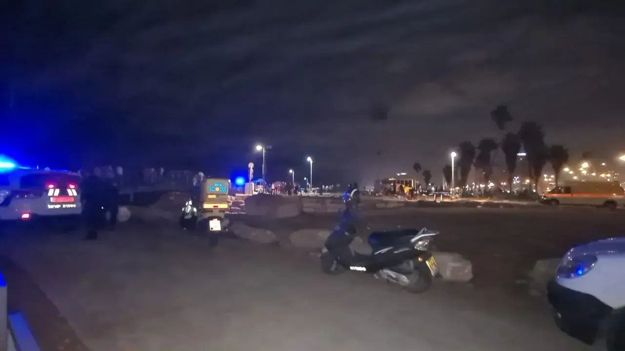 זירת הטביעה בה נספו שני גברים בחוף צ'ארלס קלור, תל אביב, 28 באוגוסט 2020 זירת הטביעה בה נספו שני גברים בחוף צ'ארלס קלור, תל אביב, 28 באוגוסט 2020