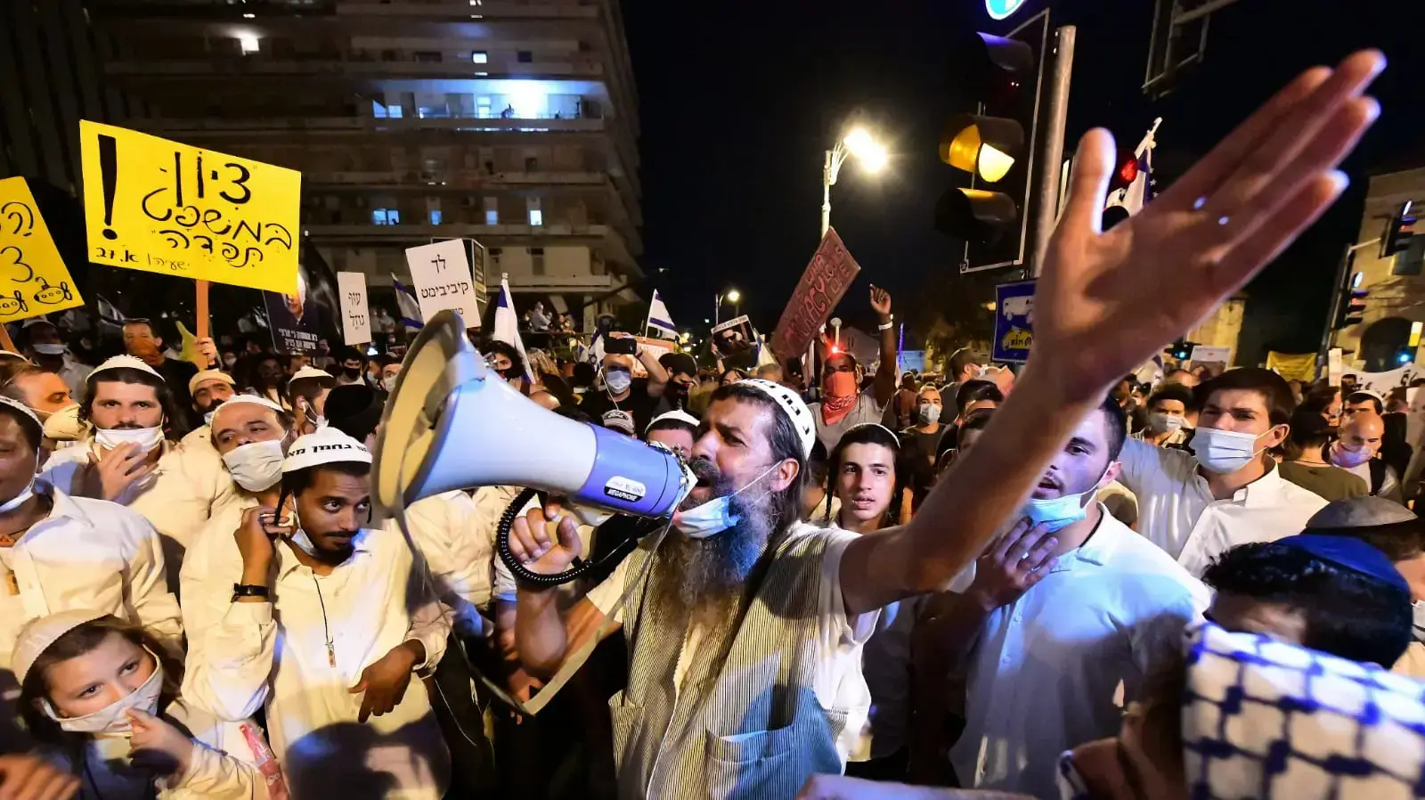 מפגיני ברסלב מחוץ למעונו של נתניהו, אומן, 29 אוגוסט 2020 מפגיני ברסלב מחוץ למעונו של נתניהו, אומן, 29 אוגוסט 2020