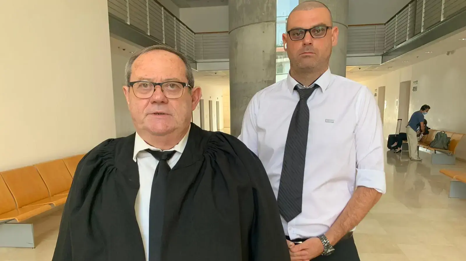 עורכי הדין משה גלעד וזיו גלעד המייצגים את הנאשם, תושב עילוט אחמד חטיב בן ה-25, בגין אונס ועבירות מין חמורות אחרות בקשישה עיוורת בת 80 שלדירתה בחיפה התפרץ לפני כחודש, 30 באוגוסט 2020 עורכי הדין משה גלעד וזיו גלעד המייצגים את הנאשם, תושב עילוט אחמד חטיב בן ה-25, בגין אונס ועבירות מין חמורות אחרות בקשישה עיוורת בת 80 שלדירתה בחיפה התפרץ לפני כחודש, 30 באוגוסט 2020