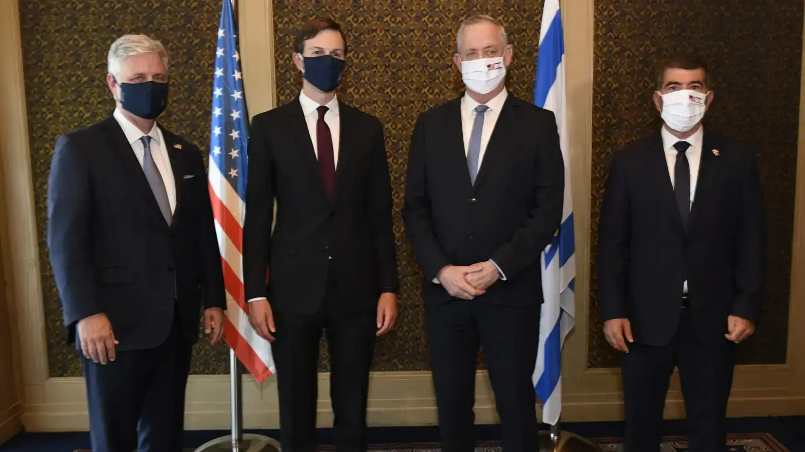 פגישת שר הביטחון בני גנץ, שר החוץ גבי אשכנזי עם היועץ הבכיר לנשיא ארה"ב, ג'ראד קושנר, היועץ לביטחון לאומי של ארה"ב, רוברט אובריאן, השליח למשא ומתן בינלאומי, אבי ברקוביץ והשליח המיוחד בנושא איראן, בריאן הוק 30 באוגוסט 2020 פגישת שר הביטחון בני גנץ, שר החוץ גבי אשכנזי עם היועץ הבכיר לנשיא ארה"ב, ג'ראד קושנר, היועץ לביטחון לאומי של ארה"ב, רוברט אובריאן, השליח למשא ומתן בינלאומי, אבי ברקוביץ והשליח המיוחד בנושא איראן, בריאן הוק 30 באוגוסט 2020