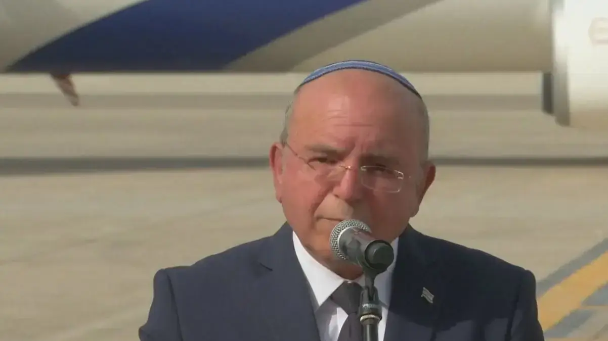 ראש המל"ל, מאיר בן שבת נוחת טיסת אל על, הטיסה המסחרית הראשונה מישראל לאבו דאבי נחתה, 31 באוגוסט 2020 ראש המל"ל, מאיר בן שבת נוחת טיסת אל על, הטיסה המסחרית הראשונה מישראל לאבו דאבי נחתה, 31 באוגוסט 2020