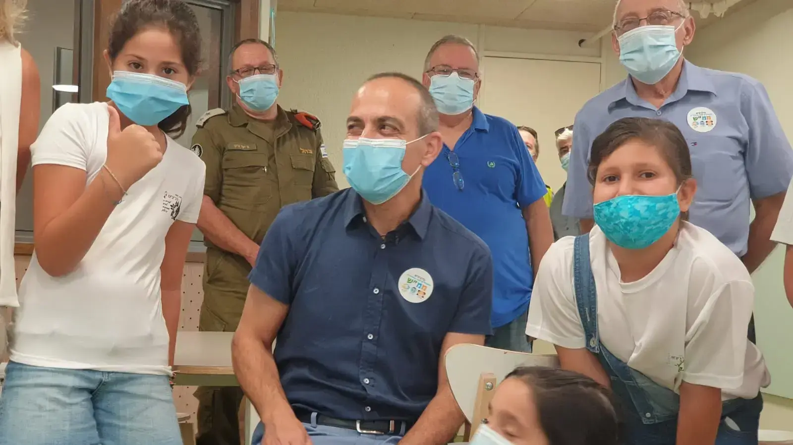 פרופ' רוני גמזו, מנהל "מגן ישראל", במהלך ביקורו בביה"ס "רביבים" בחולון 1 בספטבר 2020 פרופ' רוני גמזו, מנהל "מגן ישראל", במהלך ביקורו בביה"ס "רביבים" בחולון 1 בספטבר 2020
