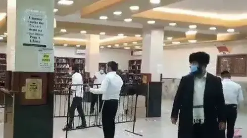 חסידי ברסלב ממשיכים במאמצים לאשר מתווה נסיעות לאומן בראש השנה. קברו של רבי נחמן באומן שבאוקראינה חסידי ברסלב ממשיכים במאמצים לאשר מתווה נסיעות לאומן בראש השנה. קברו של רבי נחמן באומן שבאוקראינה