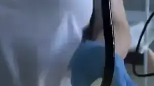 נחש נשלף מגרונה של מטופלת ברוסיה נחש נשלף מגרונה של מטופלת ברוסיה