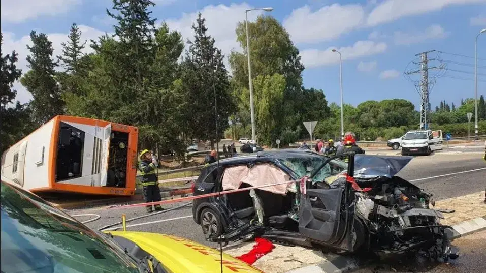 זירת התאונה של אוטובוס ומכונית בכביש 89
14 ביולי 2020 זירת התאונה של אוטובוס ומכונית בכביש 89
14 ביולי 2020