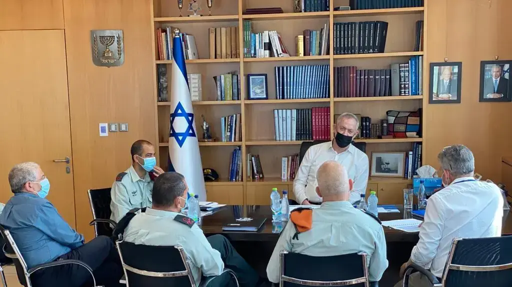 שר הביטחון בני גנץ בישיבה בהשתתפות מנכ"ל משרד הביטחון, סגן הרמטכ"ל, אלוף פקע"ר, 3 בספטמבר 2020
שר הביטחון בני גנץ בישיבה בהשתתפות מנכ"ל משרד הביטחון, סגן הרמטכ"ל, אלוף פקע"ר, 3 בספטמבר 2020