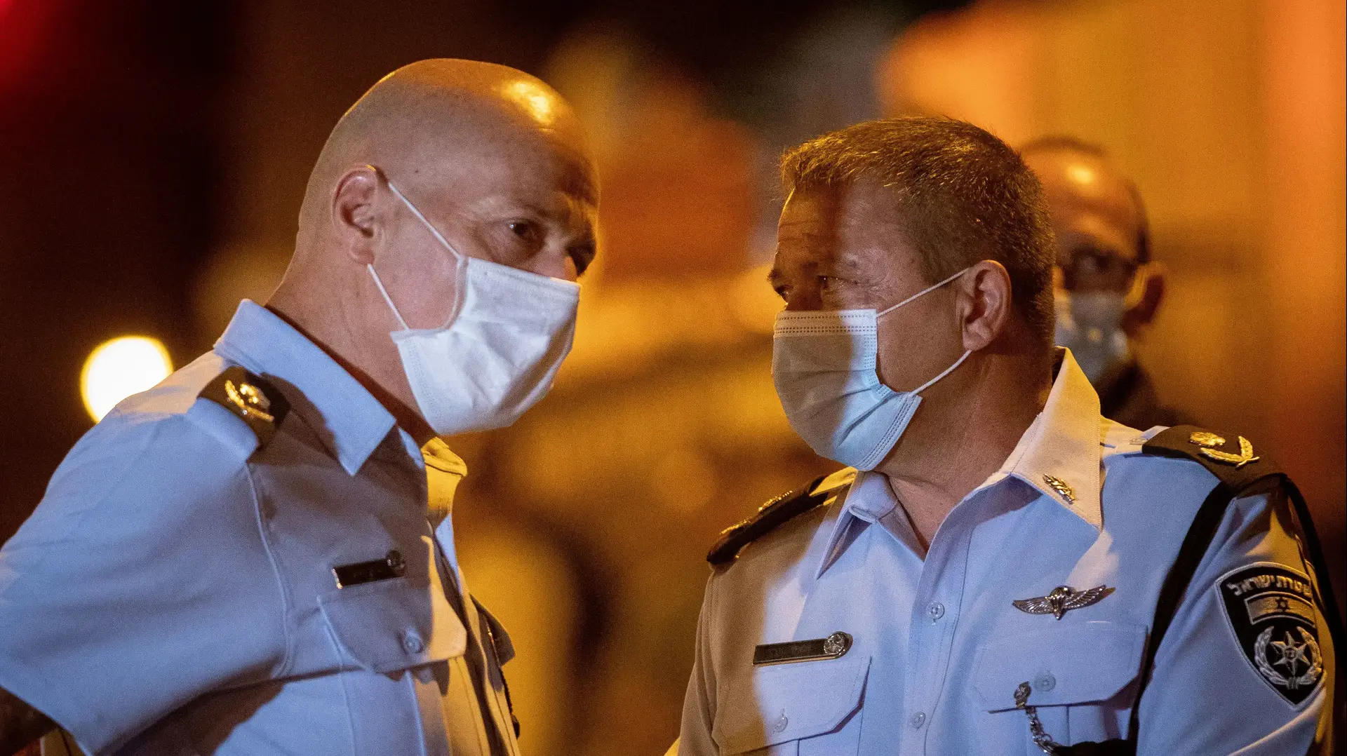 ניצב מוטי כהן, ומפקד מחוז ירושלים דורון ידיד במהלך הפגנה נגד ראש הממשלה מול מעון רה"מ, ירושלים 1 באוגוסט 2020 

