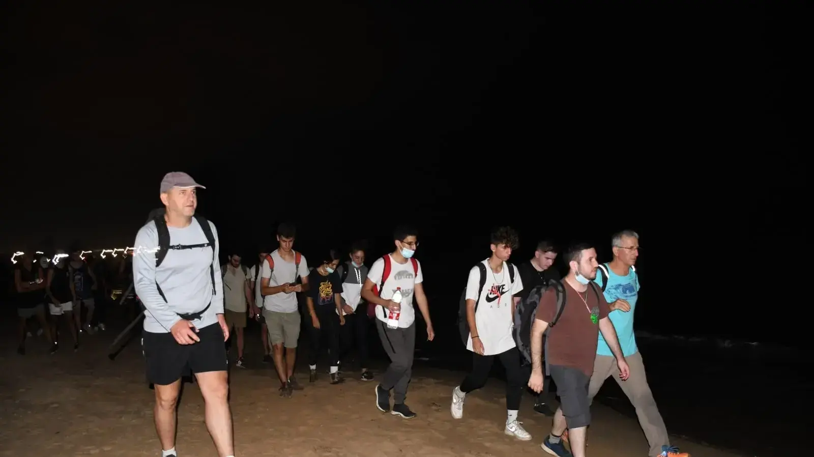 מפקד חיל הים לשעבר רם רוטברג עם ראש מועצת חוף הכרמל אסיף איזק מובילים מסע זריחה קצר ללוחמים ותלמידי י"ב ממחנה המעפילים לבסיס השיטת, משם החיילים הלכו לבסיס והתלמידים לבית הספר לפתיחת שנת הלימודים. 04 בפסטמבר 2020 מפקד חיל הים לשעבר רם רוטברג עם ראש מועצת חוף הכרמל אסיף איזק מובילים מסע זריחה קצר ללוחמים ותלמידי י"ב ממחנה המעפילים לבסיס השיטת, משם החיילים הלכו לבסיס והתלמידים לבית הספר לפתיחת שנת הלימודים. 04 בפסטמבר 2020