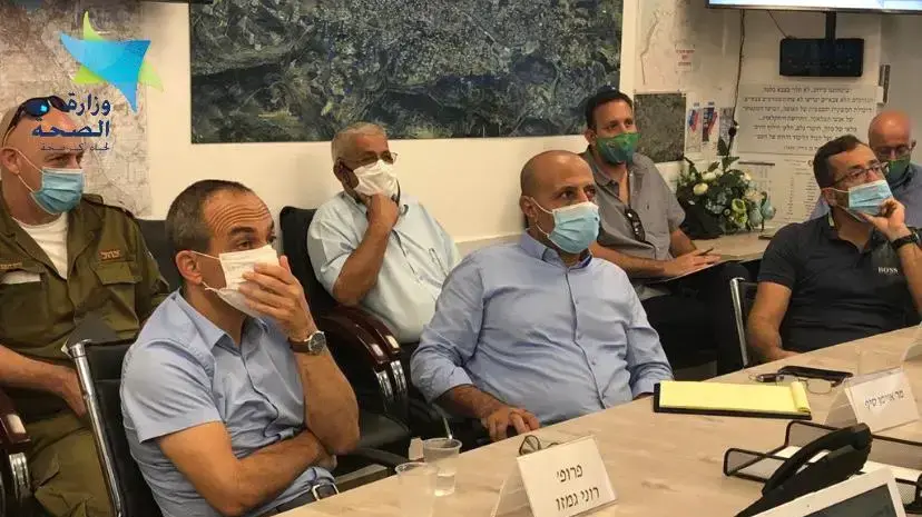 ממונה הקורונה פרופ' רוני גמזו ממבקר בדליית אל-כרמל בשל העלייה בתחלואה בקורונה. ממונה הקורונה פרופ' רוני גמזו ממבקר בדליית אל-כרמל בשל העלייה בתחלואה בקורונה.