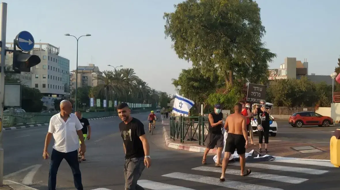 מחאת הדגלים השחורים בנס ציונה 5 בספטמבר 2020 מחאת הדגלים השחורים בנס ציונה 5 בספטמבר 2020