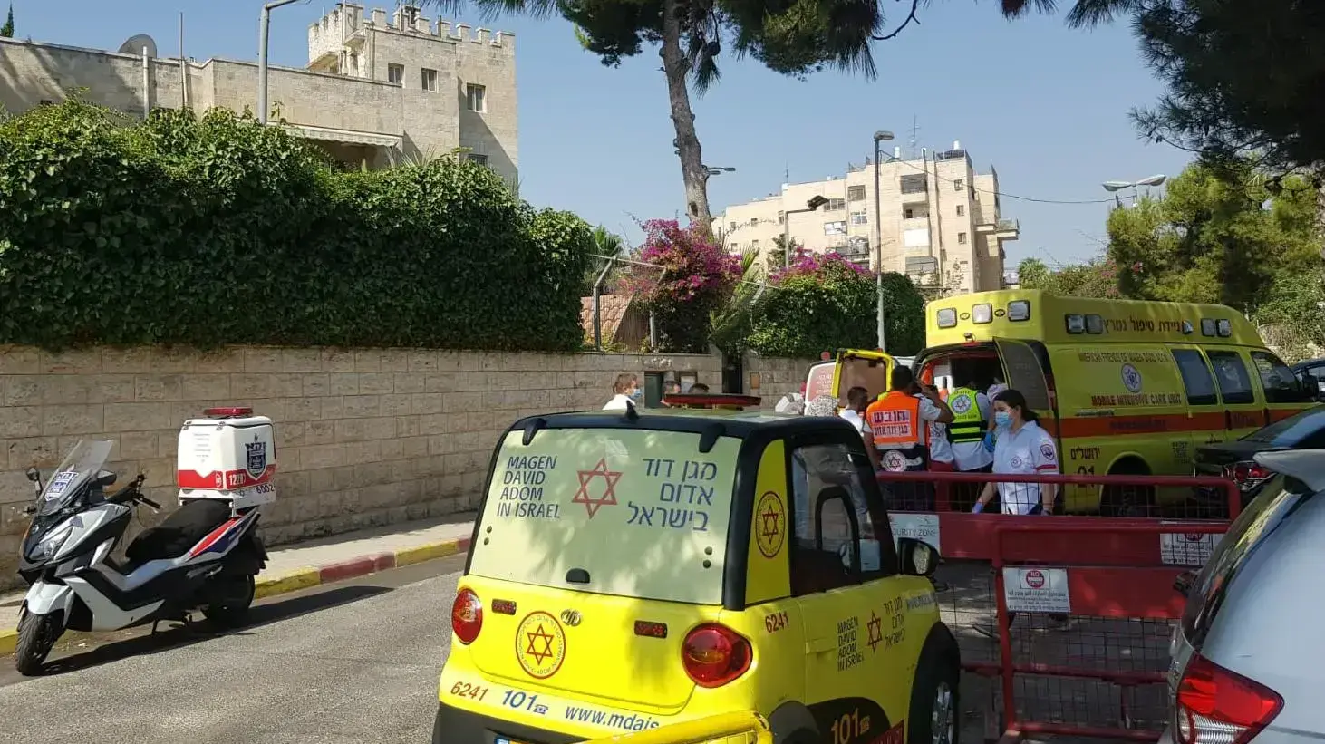 זירת האירוע בו התמוטט נער בן 14 במשחק כדורגל בירושלים. הנער התמוטט ופונה תוך כדי פעולות החייאה לבית החולים הדסה הר הצופים. 06 בסטפמבר 2020 זירת האירוע בו התמוטט נער בן 14 במשחק כדורגל בירושלים. הנער התמוטט ופונה תוך כדי פעולות החייאה לבית החולים הדסה הר הצופים. 06 בסטפמבר 2020