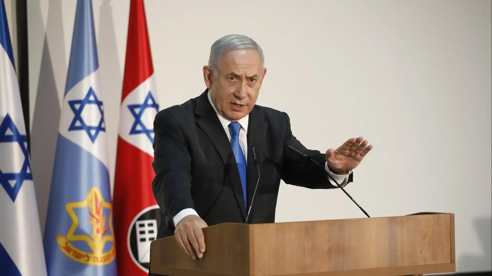 ראש הממשלה בנימין נתניהו קיים ביקור עבודה במפקדה המשימתית לקטיעת שרשרת ההדבקה בבסיס פיקוד העורף. 7 בספטמבר 2020 ראש הממשלה בנימין נתניהו קיים ביקור עבודה במפקדה המשימתית לקטיעת שרשרת ההדבקה בבסיס פיקוד העורף. 7 בספטמבר 2020