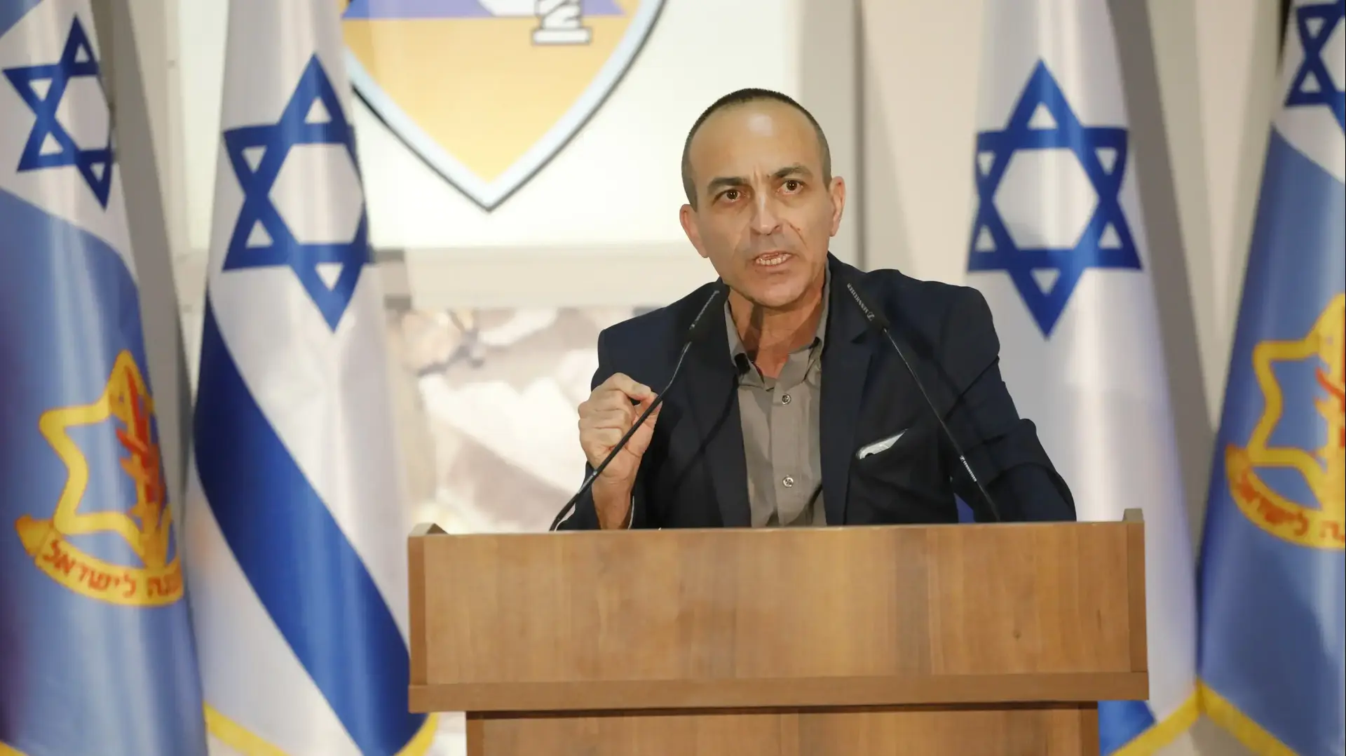 פוריקטור הקורונה רוני גמזו במסיבת עיתונאים בנושא נגיף הקורונה ממפקדת הקורונה בבסיס פיקוד העורף. 07 בספטמבר 2020 פוריקטור הקורונה רוני גמזו במסיבת עיתונאים בנושא נגיף הקורונה ממפקדת הקורונה בבסיס פיקוד העורף. 07 בספטמבר 2020