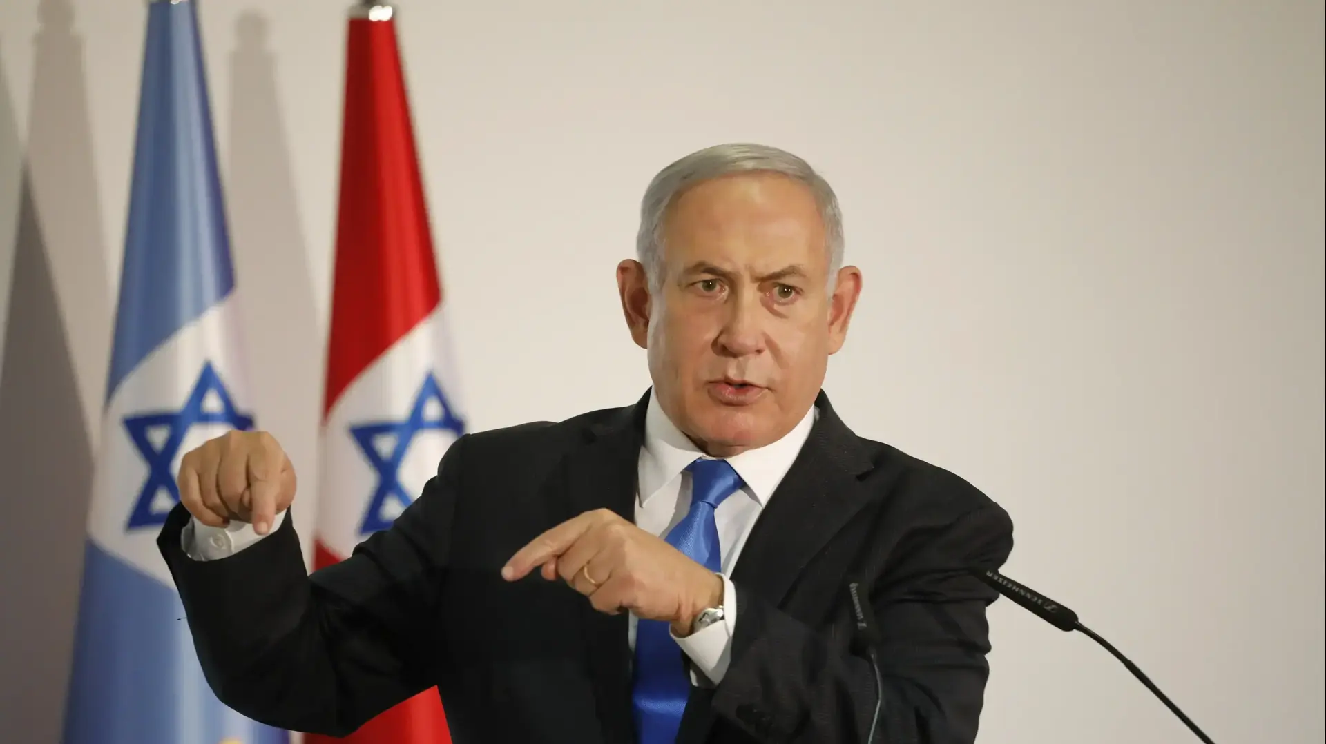 ראש הממשלה בנימין נתניהו קיים ביקור עבודה במפקדה המשימתית לקטיעת שרשרת ההדבקה בבסיס פיקוד העורף. 7 בספטמבר 2020 ראש הממשלה בנימין נתניהו קיים ביקור עבודה במפקדה המשימתית לקטיעת שרשרת ההדבקה בבסיס פיקוד העורף. 7 בספטמבר 2020