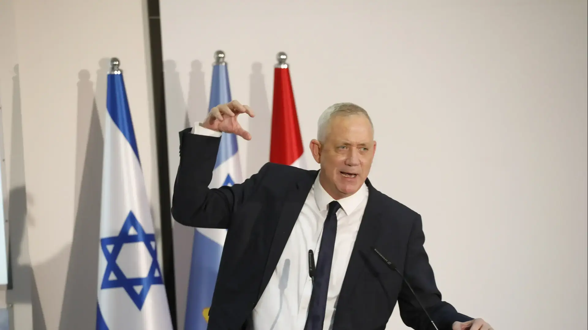שר הביטחון בני גנץ קיים ביקור עבודה במפקדה המשימתית לקטיעת שרשרת ההדבקה בבסיס פיקוד העורף. 7 בספטמבר 2020 שר הביטחון בני גנץ קיים ביקור עבודה במפקדה המשימתית לקטיעת שרשרת ההדבקה בבסיס פיקוד העורף. 7 בספטמבר 2020