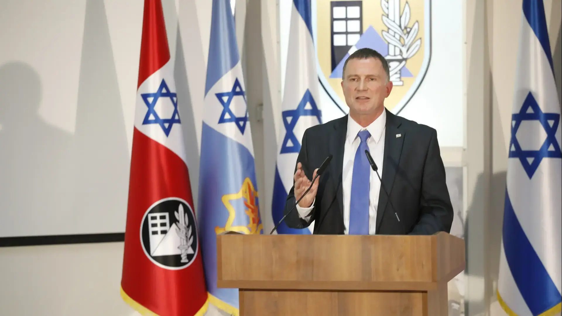 שר הבריאות יולי אדלשטיין קיים ביקור עבודה במפקדה המשימתית לקטיעת שרשרת ההדבקה בבסיס פיקוד העורף. 7 בספטמבר 2020 שר הבריאות יולי אדלשטיין קיים ביקור עבודה במפקדה המשימתית לקטיעת שרשרת ההדבקה בבסיס פיקוד העורף. 7 בספטמבר 2020