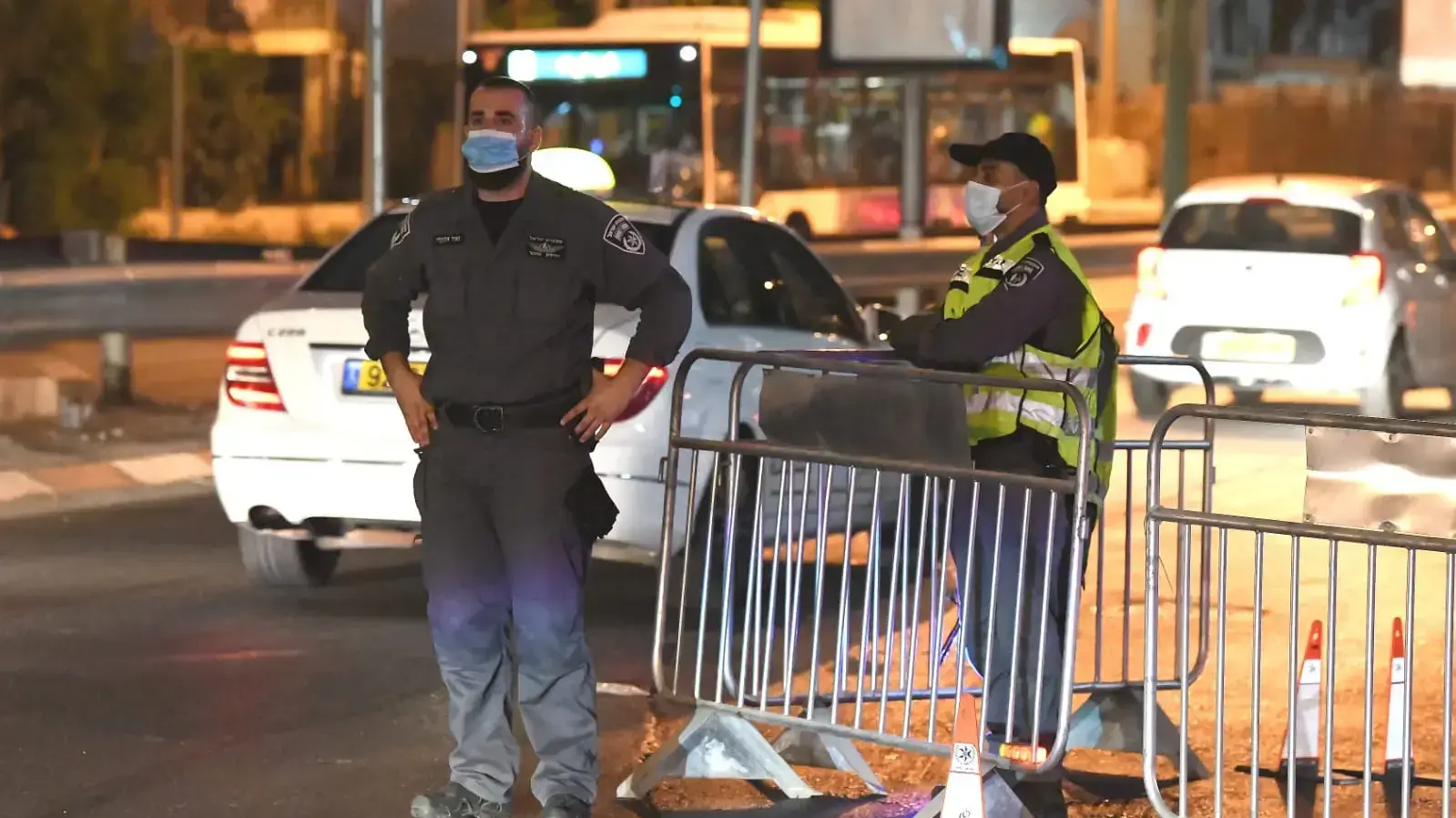בני ברק עם כניסתו של העוצר הלילי בעקובות העלייה בתחלואה מנגיף הקורונה 8 בספטמבר 2020 בני ברק עם כניסתו של העוצר הלילי בעקובות העלייה בתחלואה מנגיף הקורונה 8 בספטמבר 2020