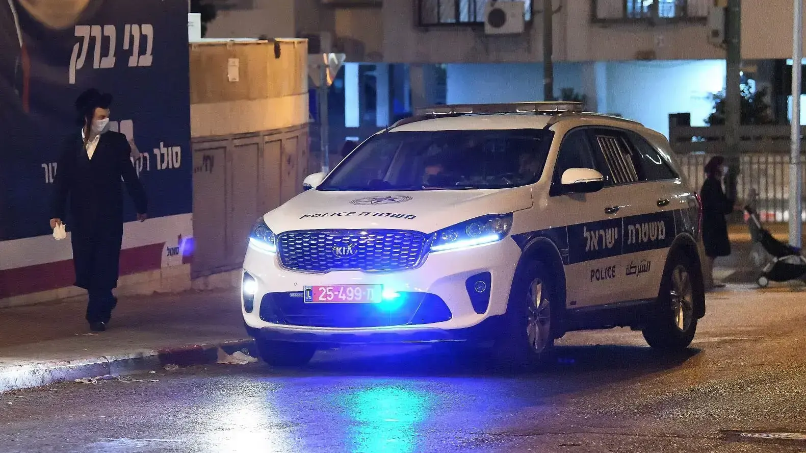 בני ברק עם כניסתו של העוצר הלילי בעקובות העלייה בתחלואה מנגיף הקורונה 8 בספטמבר 2020 בני ברק עם כניסתו של העוצר הלילי בעקובות העלייה בתחלואה מנגיף הקורונה 8 בספטמבר 2020