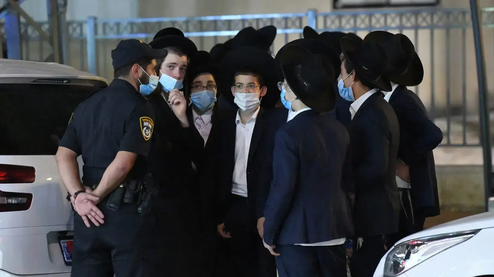 בני ברק עם כניסתו של העוצר הלילי בעקובות העלייה בתחלואה מנגיף הקורונה 8 בספטמבר 2020 בני ברק עם כניסתו של העוצר הלילי בעקובות העלייה בתחלואה מנגיף הקורונה 8 בספטמבר 2020