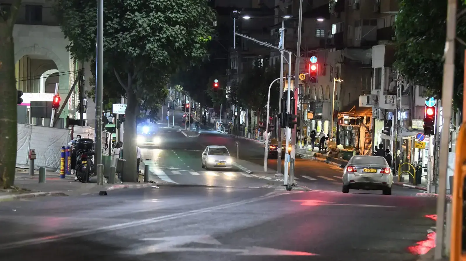 בני ברק עם כניסתו של העוצר הלילי בעקובות העלייה בתחלואה מנגיף הקורונה 8 בספטמבר 2020 בני ברק עם כניסתו של העוצר הלילי בעקובות העלייה בתחלואה מנגיף הקורונה 8 בספטמבר 2020