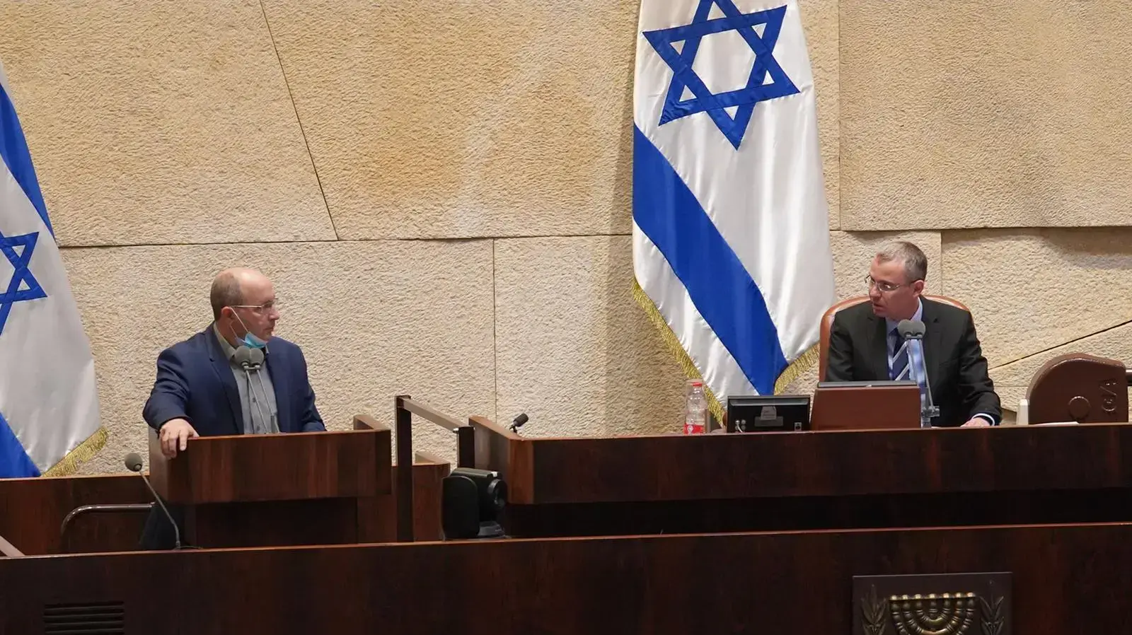 שר המשפטים, אבי ניסנקורן במהלך נאומו במליאת הכנסת לצדו של יריב לוין 9 בספטמבר 2020 שר המשפטים, אבי ניסנקורן במהלך נאומו במליאת הכנסת לצדו של יריב לוין 9 בספטמבר 2020