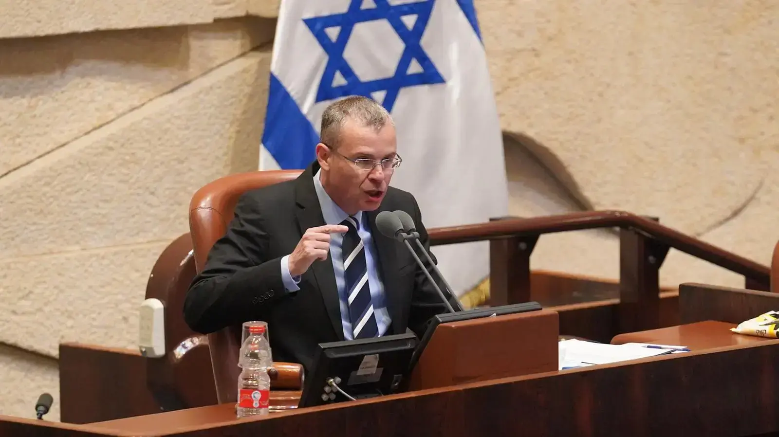 יריב לוין במהלך מליאת הכנסת 9 בספטמבר 2020 יריב לוין במהלך מליאת הכנסת 9 בספטמבר 2020