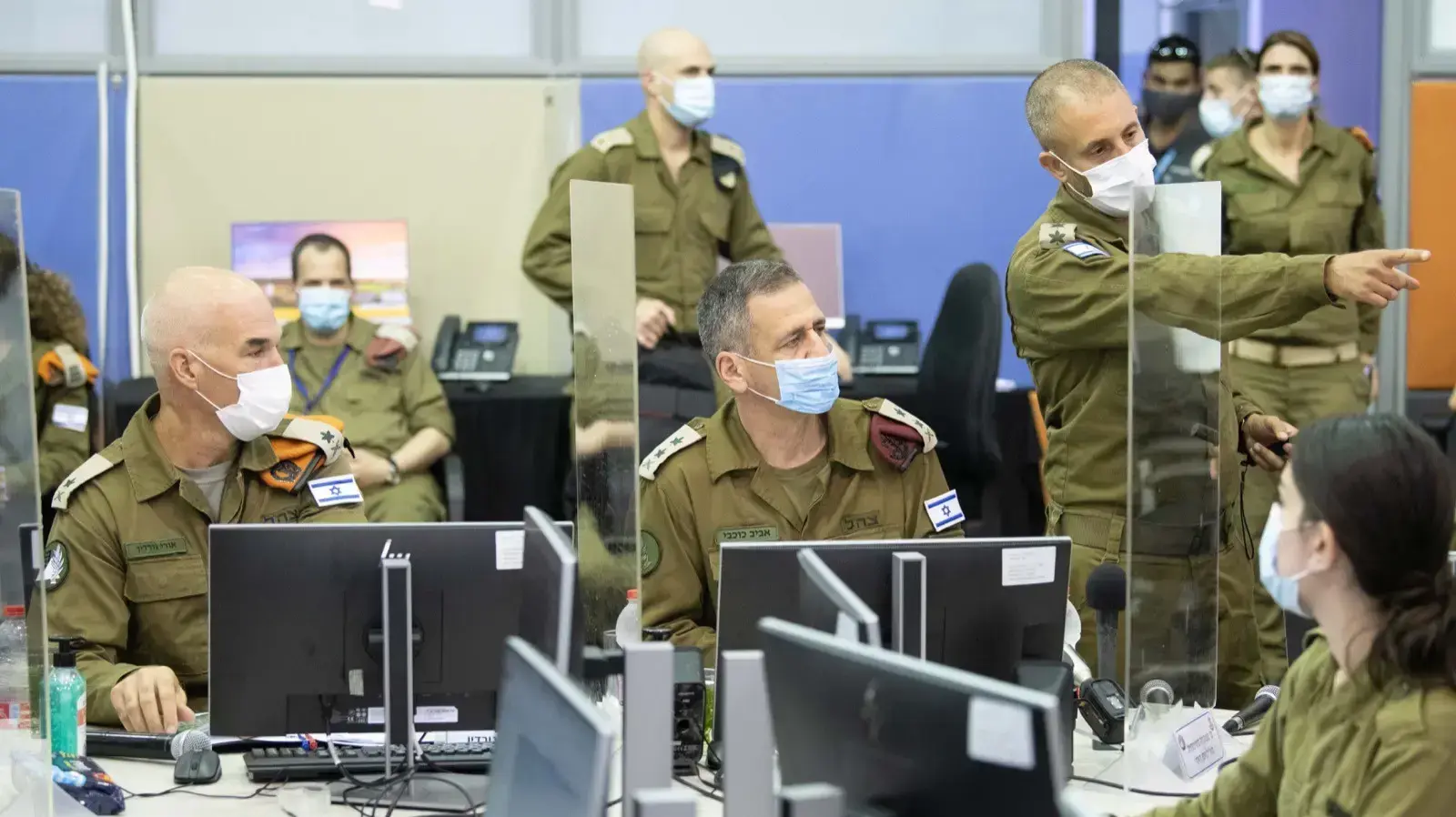 ביקור הרמטכ"ל אביב כוכבי, במפקדה המשימתית "אלון" בפיקוד העורף. בסיורו ליוו את הרמטכ"ל מפקד פיקוד העורף, אלוף אורי גורדין, מפקד המפקדה, תת-אלוף ניסן דוידי ומפקדי המרכזים במפקדה, 9 בספטמבר 2020 ביקור הרמטכ"ל אביב כוכבי, במפקדה המשימתית "אלון" בפיקוד העורף. בסיורו ליוו את הרמטכ"ל מפקד פיקוד העורף, אלוף אורי גורדין, מפקד המפקדה, תת-אלוף ניסן דוידי ומפקדי המרכזים במפקדה, 9 בספטמבר 2020