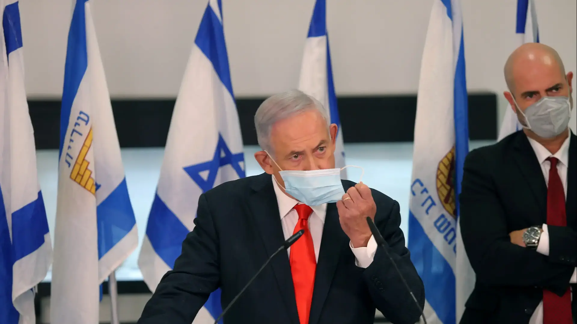 ראש הממשלה בנימין נתניהו בהצהרה על הקורונה בבית שמש, יחד עם השר לביטחון הפנים אמיר אוחנה. 11 בספטמבר 2020 ראש הממשלה בנימין נתניהו בהצהרה על הקורונה בבית שמש, יחד עם השר לביטחון הפנים אמיר אוחנה. 11 בספטמבר 2020