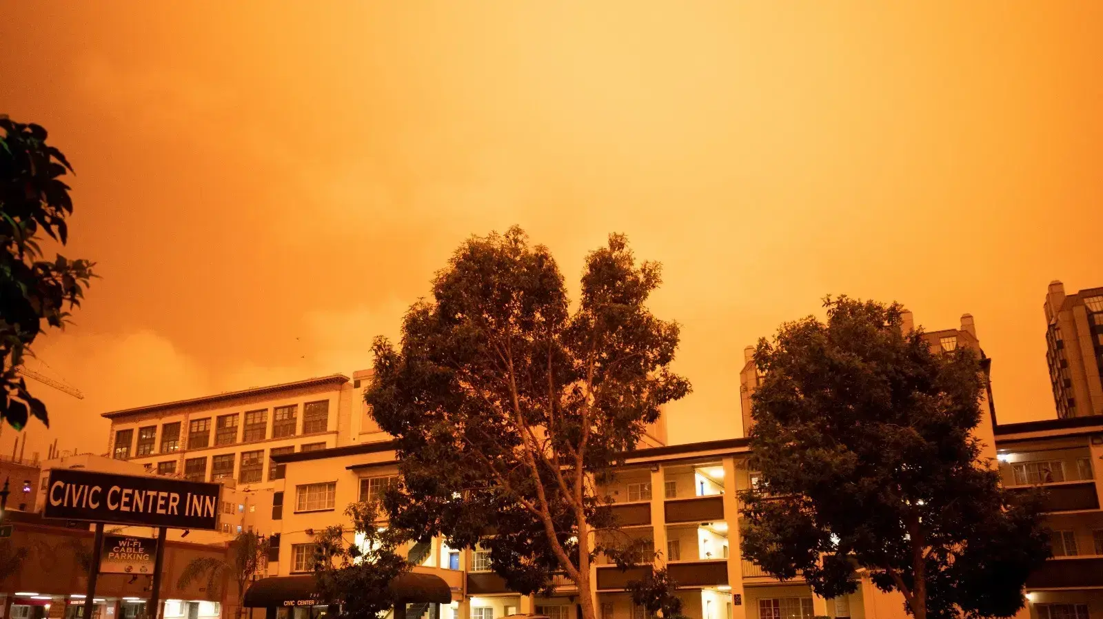 שמי סן פרנסיסקו צבועים כתום בעקבות שריפות ענק באזור, 9 בספטמבר 2020 שמי סן פרנסיסקו צבועים כתום בעקבות שריפות ענק באזור, 9 בספטמבר 2020