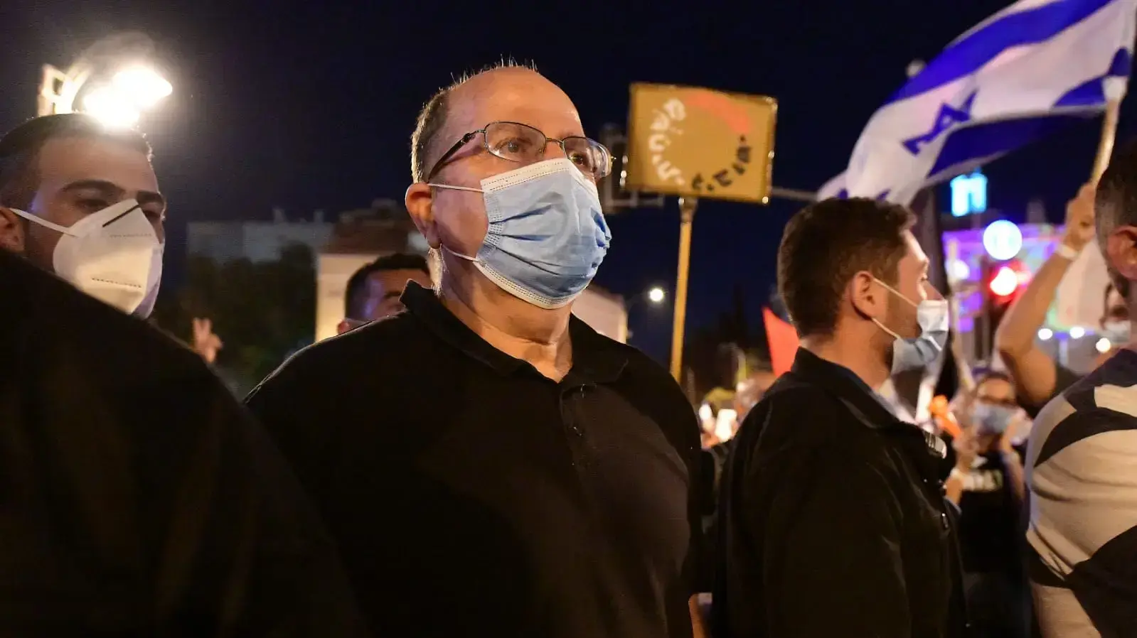 משה בוגי יעלון במחאה נגד השחיתות והכוונה להטיל סגר בגלל התפשטות הקורונה, מעון ראש הממשלה נתניהו, בלפור, ירושלים, 12 בספטמבר 2020 משה בוגי יעלון במחאה נגד השחיתות והכוונה להטיל סגר בגלל התפשטות הקורונה, מעון ראש הממשלה נתניהו, בלפור, ירושלים, 12 בספטמבר 2020