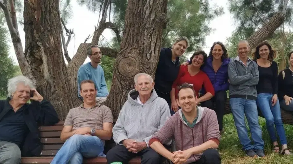 בנימין יוגב ("בוג'ה") עם צוות מכון שיטים בנימין יוגב ("בוג'ה") עם צוות מכון שיטים