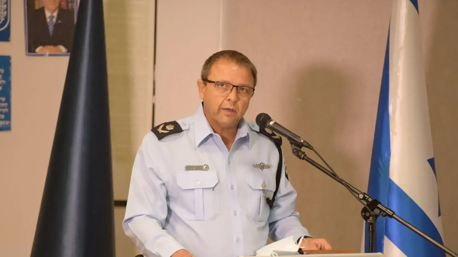 טקס לכבוד ראש השנה במעמד השר לביטחון הפנים ח"כ אמיר אוחנה, מ"מ מפכ"ל המשטרה, ניצב מוטי כהן, ובהשתתפות סגל הפיקוד הבכיר של המשטרה.
טקס לכבוד ראש השנה במעמד השר לביטחון הפנים ח"כ אמיר אוחנה, מ"מ מפכ"ל המשטרה, ניצב מוטי כהן, ובהשתתפות סגל הפיקוד הבכיר של המשטרה.
