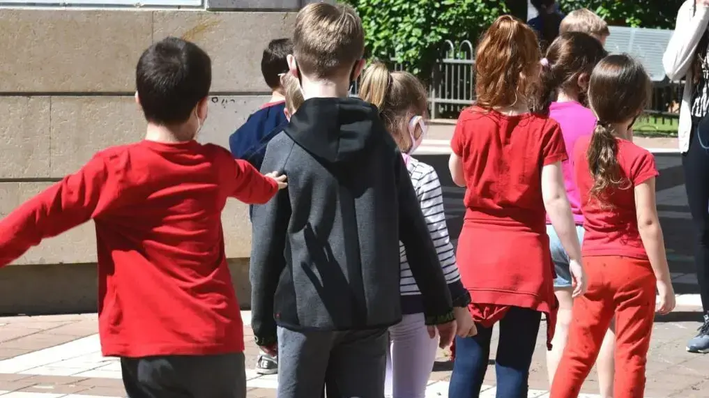 תלמידים בבית ספר יסודי ׳נתן יונתן’ בפתח תקווה 4 במאי 2020 תלמידים בבית ספר יסודי ׳נתן יונתן’ בפתח תקווה 4 במאי 2020