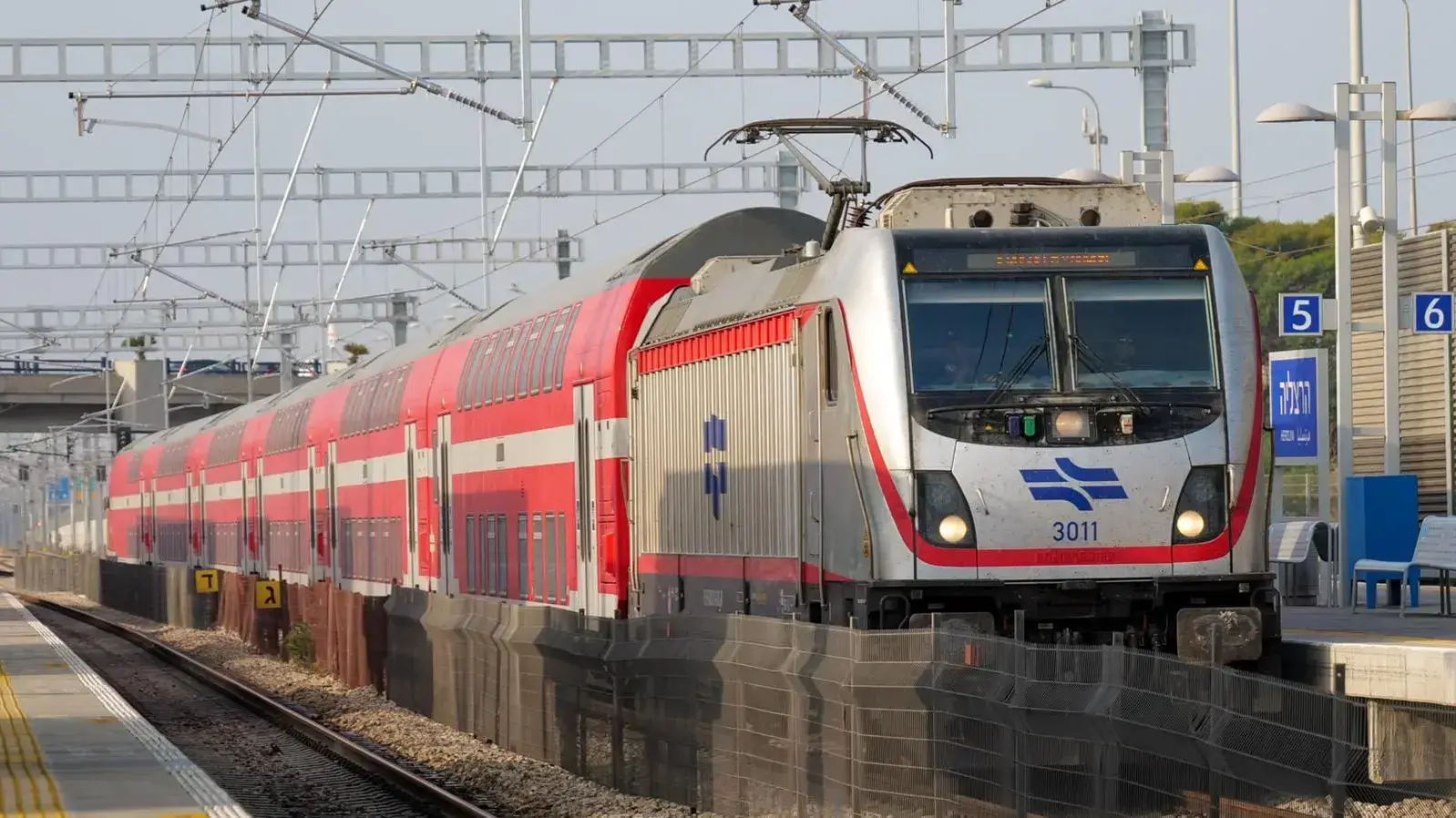 רכבת ישראל תחנוך את השירות לנוסעים בין הרצליה לירושלים יצחק נבון רכבת ישראל תחנוך את השירות לנוסעים בין הרצליה לירושלים יצחק נבון