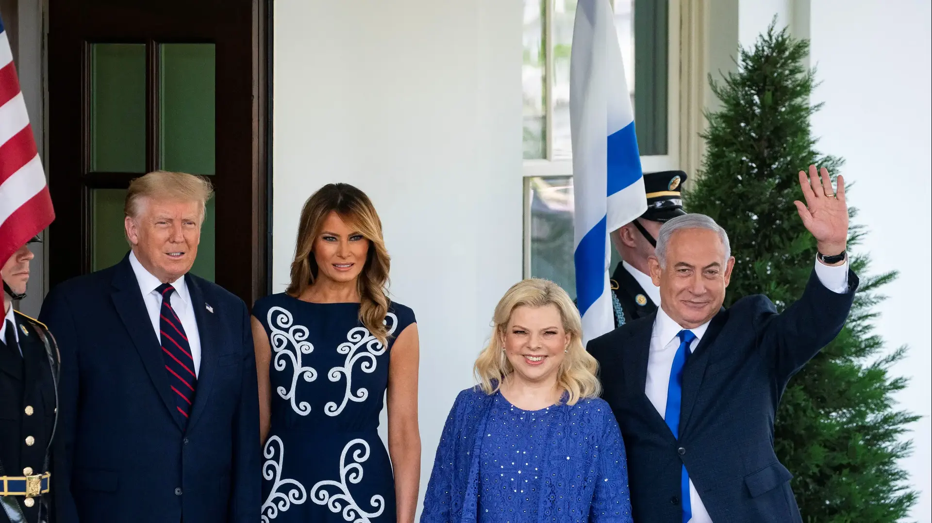 נשיא ארה"ב טראמפ ורעייתו עם ראש הממשלה נתניהו ורעייתו בטקס חתימת הסכמי הנרמול עם האמירויות ובחריין, הבית הלבן, וושינגטון, 15 בספטמבר 2020 נשיא ארה"ב טראמפ ורעייתו עם ראש הממשלה נתניהו ורעייתו בטקס חתימת הסכמי הנרמול עם האמירויות ובחריין, הבית הלבן, וושינגטון, 15 בספטמבר 2020