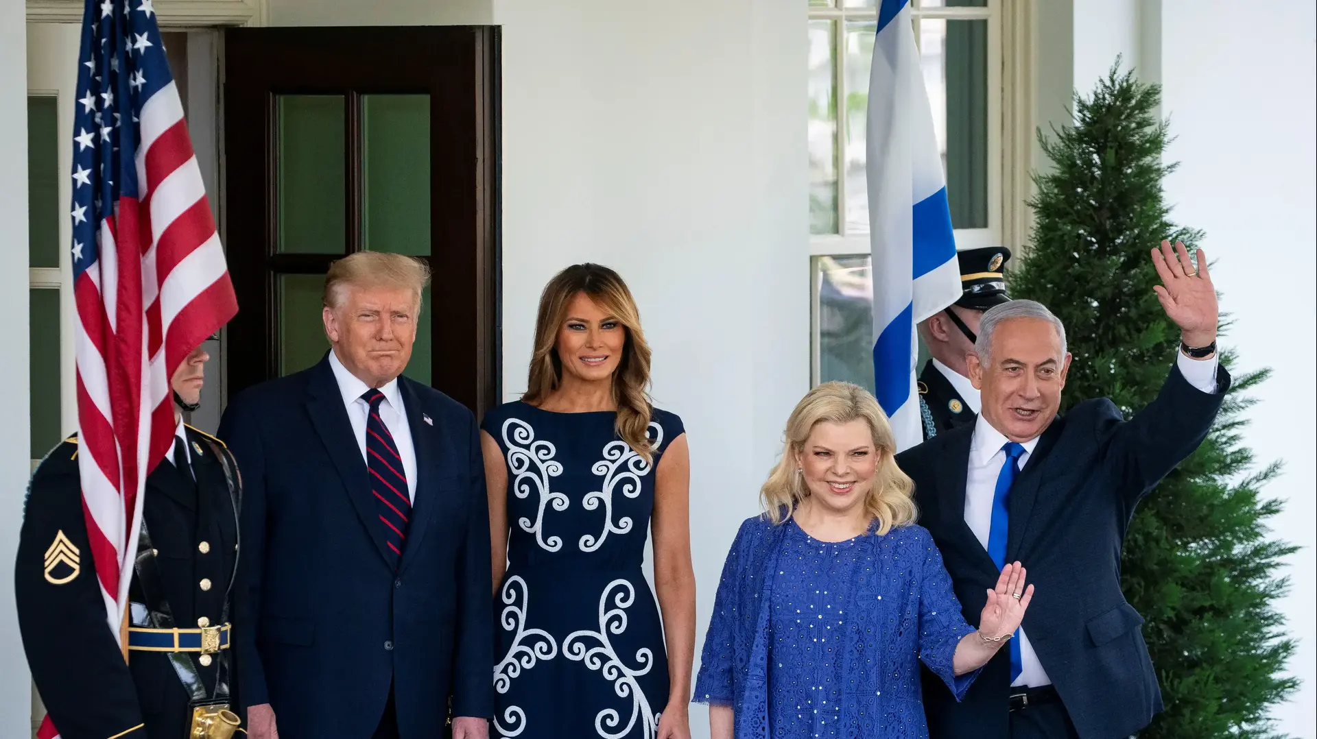 נשיא ארה"ב טראמפ ורעייתו עם ראש הממשלה נתניהו ורעייתו בטקס חתימת הסכמי הנרמול עם האמירויות ובחריין, הבית הלבן, וושינגטון, 15 בספטמבר 2020