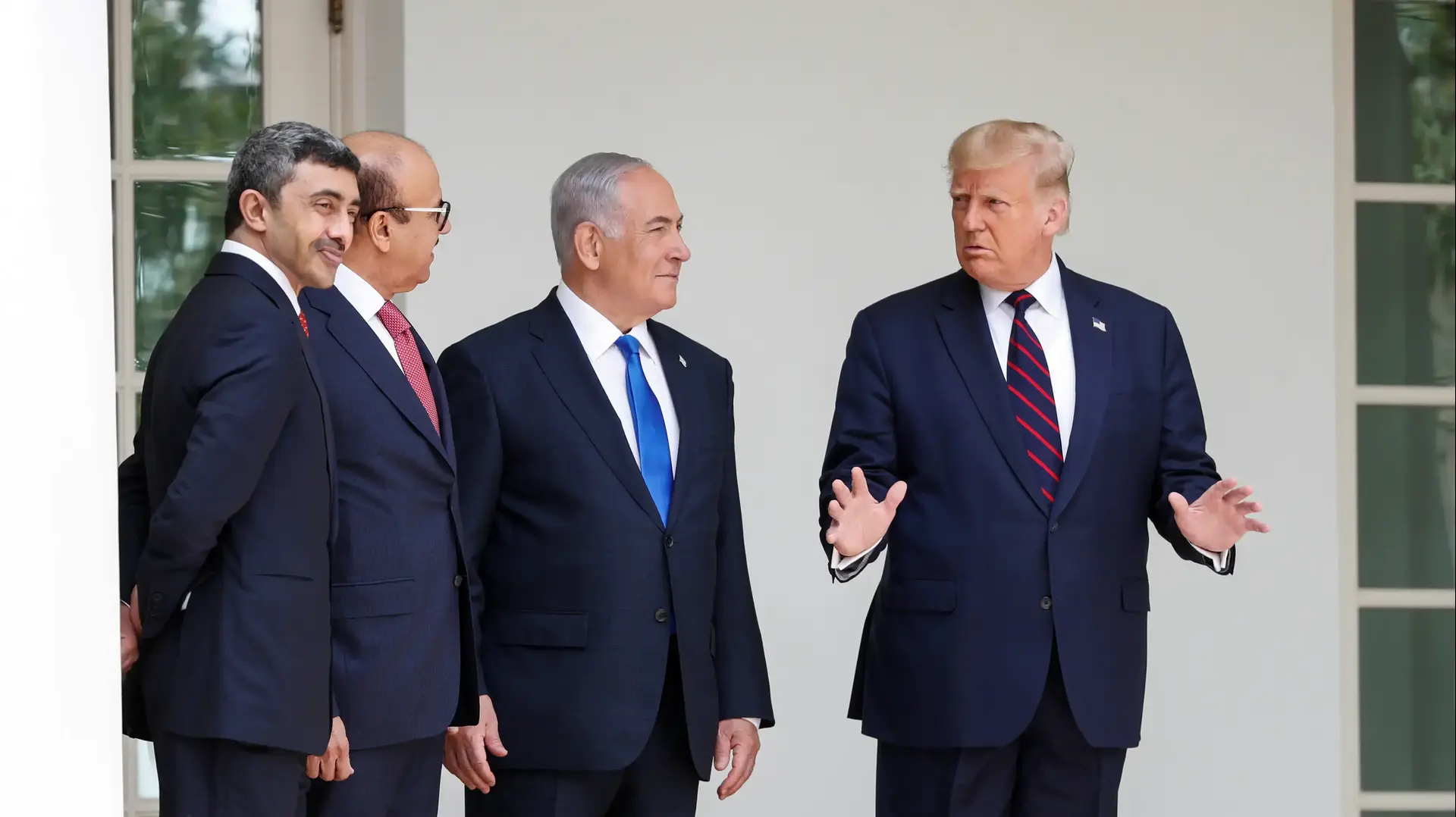 נשיא ארה"ב טראמפ עם ראש הממשלה נתניהו ושרי החוץ של בחריין והאמירויות בטקס חתימת הסכמי הנרמול עם האמירויות ובחריין, הבית הלבן, וושינגטון, 15 בספטמבר 2020 נשיא ארה"ב טראמפ עם ראש הממשלה נתניהו ושרי החוץ של בחריין והאמירויות בטקס חתימת הסכמי הנרמול עם האמירויות ובחריין, הבית הלבן, וושינגטון, 15 בספטמבר 2020