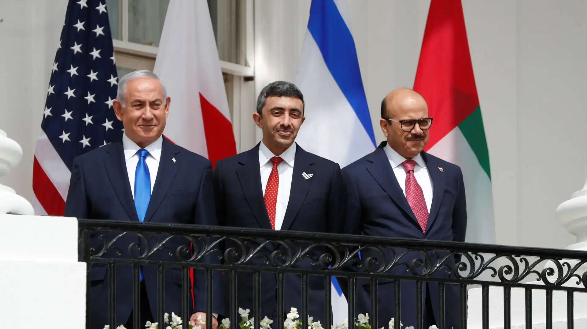 ראש הממשלה נתניהו ושרי החוץ של בחריין והאמירויות בטקס חתימת הסכמי הנרמול עם האמירויות ובחריין, הבית הלבן, וושינגטון, 15 בספטמבר 2020 ראש הממשלה נתניהו ושרי החוץ של בחריין והאמירויות בטקס חתימת הסכמי הנרמול עם האמירויות ובחריין, הבית הלבן, וושינגטון, 15 בספטמבר 2020