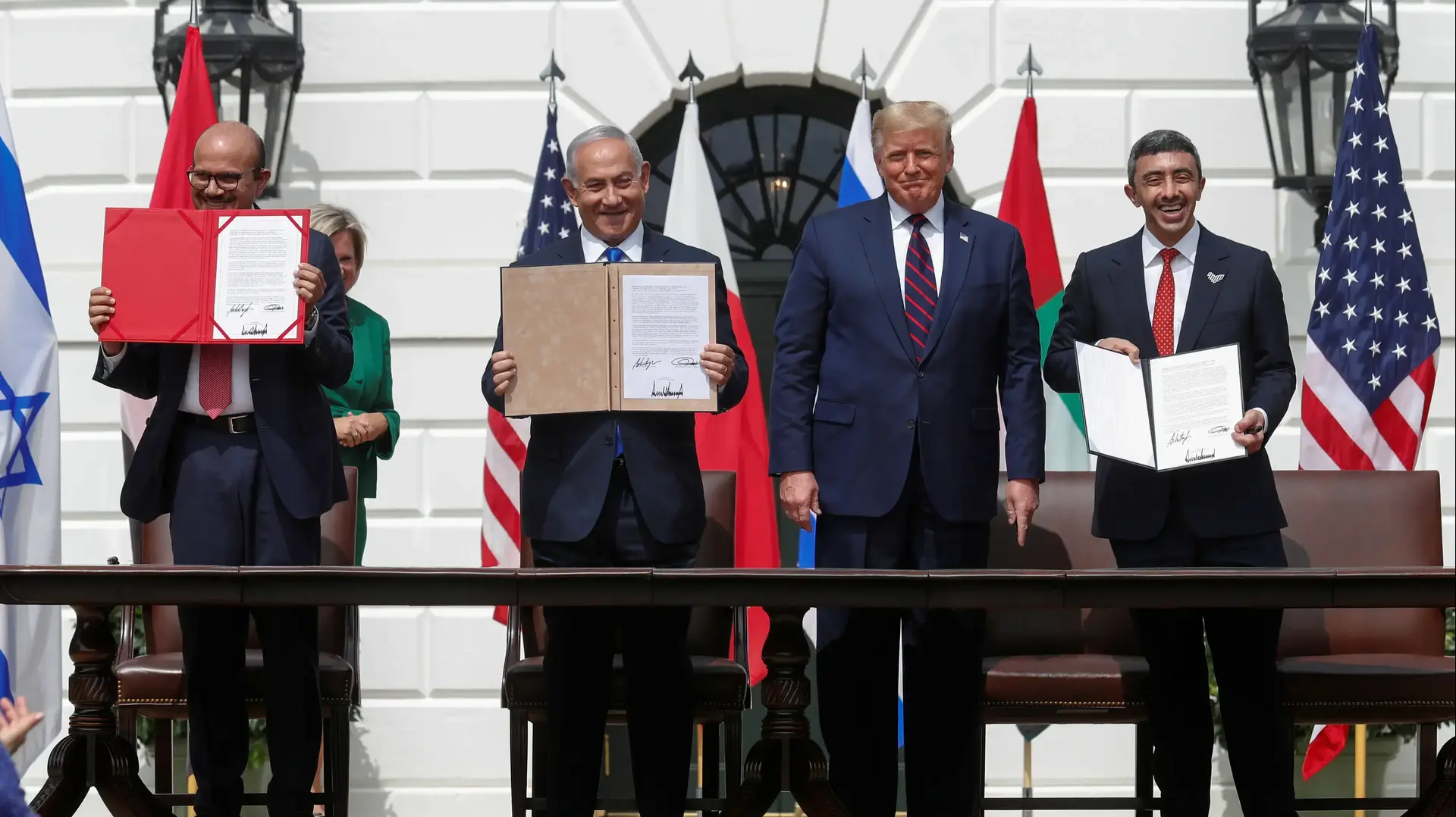 נשיא ארה"ב טראמפ עם ראש הממשלה נתניהו ושרי החוץ של בחריין והאמירויות בטקס חתימת הסכמי הנרמול עם האמירויות ובחריין, הבית הלבן, וושינגטון, 15 בספטמבר 2020