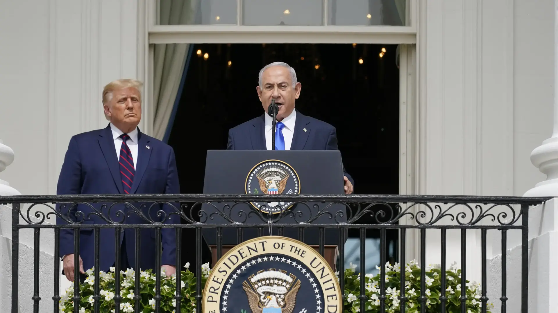 ראש הממשלה בנימין נתניהו לצד הנשיא דונלד טראמפ בטקס החתימה על הסכמי אברהם בבית הלבן, 15 בספטמבר 2020 ראש הממשלה בנימין נתניהו לצד הנשיא דונלד טראמפ בטקס החתימה על הסכמי אברהם בבית הלבן, 15 בספטמבר 2020
