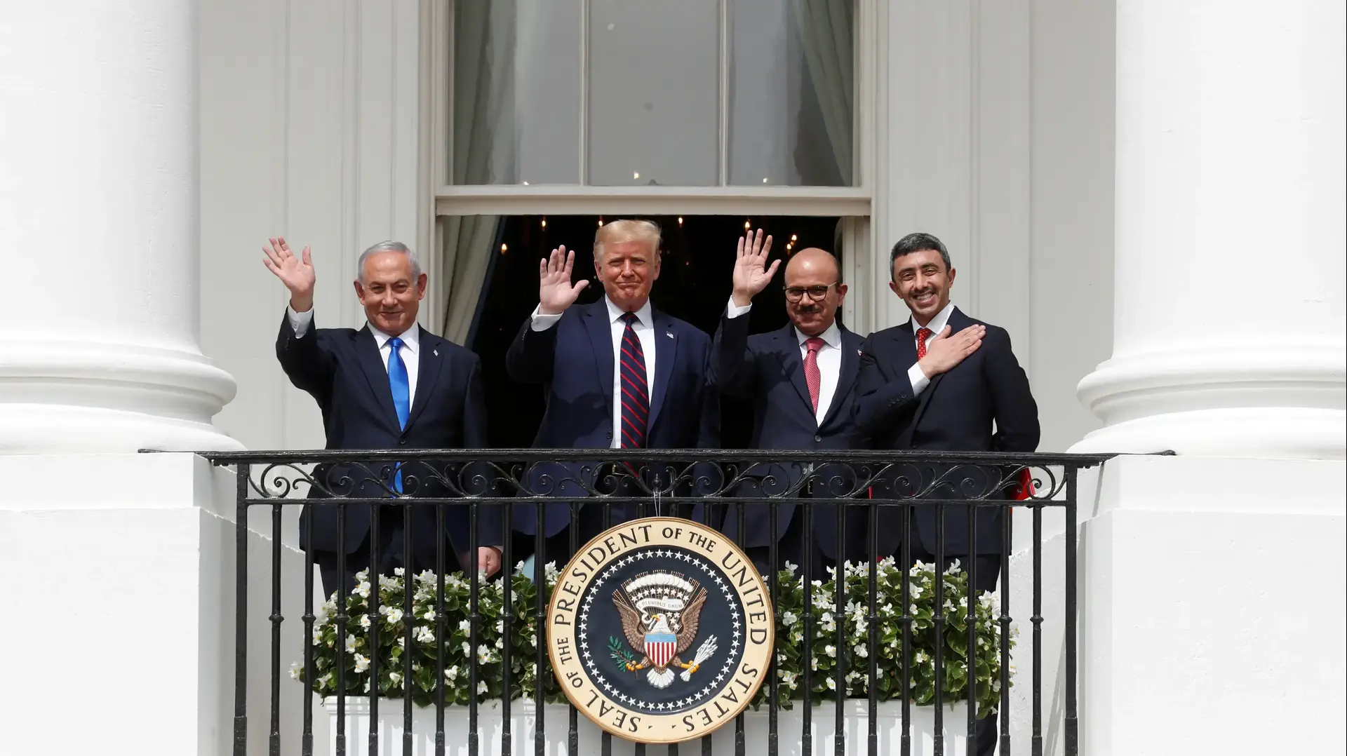 נשיא ארה"ב טראמפ עם ראש הממשלה נתניהו ושרי החוץ של בחריין והאמירויות בטקס חתימת הסכמי הנרמול עם האמירויות ובחריין, הבית הלבן, וושינגטון, 15 בספטמבר 2020