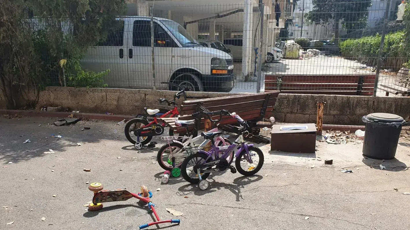 זירת התאונה בה נפגעו ארבעה ילדים בני 4-5 ברחובות, 17 בספטמבר 2020 זירת התאונה בה נפגעו ארבעה ילדים בני 4-5 ברחובות, 17 בספטמבר 2020